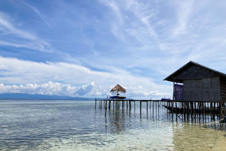 Suasana Desa Wisata Arborek, Kabupaten Raja Ampat, Papua Barat, Selasa (26/10/2021).