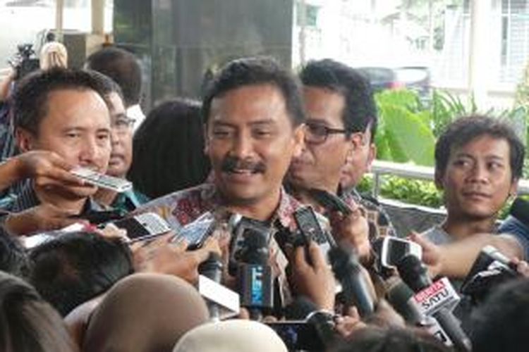 Mantan Menteri Pemuda dan Olahraga Andi Mallarangeng memenuhi panggilan pemeriksaan Komisi Pemberantasan Korupsi, Kamis (17/10/2013). 