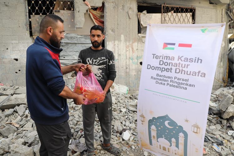 Dompet Dhuafa sampaikan Parsel Ramadhan amanah para donatur untuk warga Palestina, tepatnya di Gaza Utara yang tengah mengalami krisis pangan, Selasa (23/4/2024).