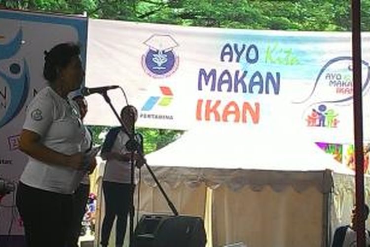 Menteri Kelautan dan Perikanan Susi Pudjiastuti memberikan sambutan di acara puncak Hari Ikan Nasional (Harian as), Parkir Timur Senayan, Jakarta, Minggu (30/11/2014)
