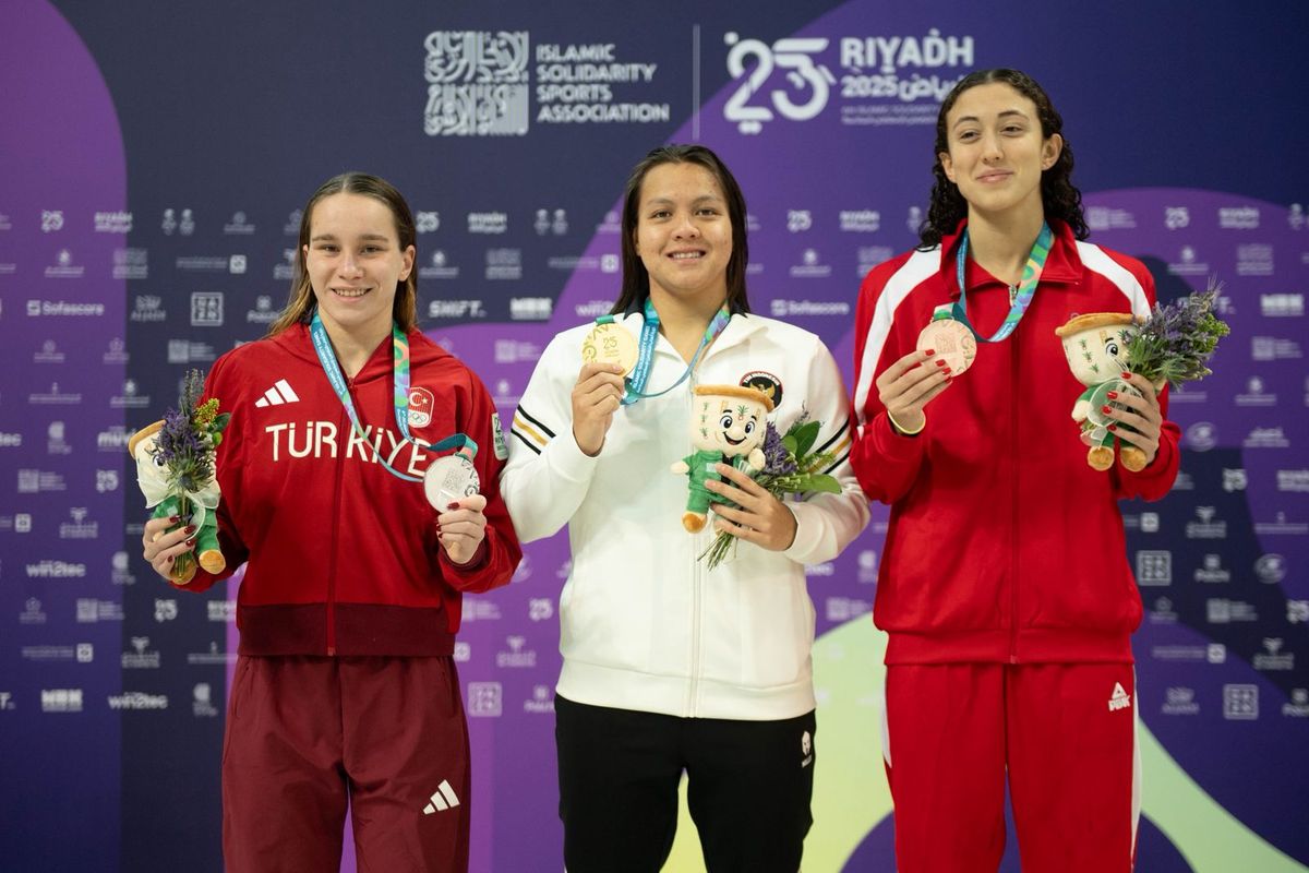 Perenang muda Indonesia, Adellia, berhasil meraih medali emas di nomor 200 meter gaya dada putri pada ajang Islamic Solidarity Games (ISG) 2025.