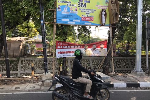 Sosialisasi Bahaya Covid-19, Replika Pocong dan Mumi Dipajang di Simpang Tiga Kalibata