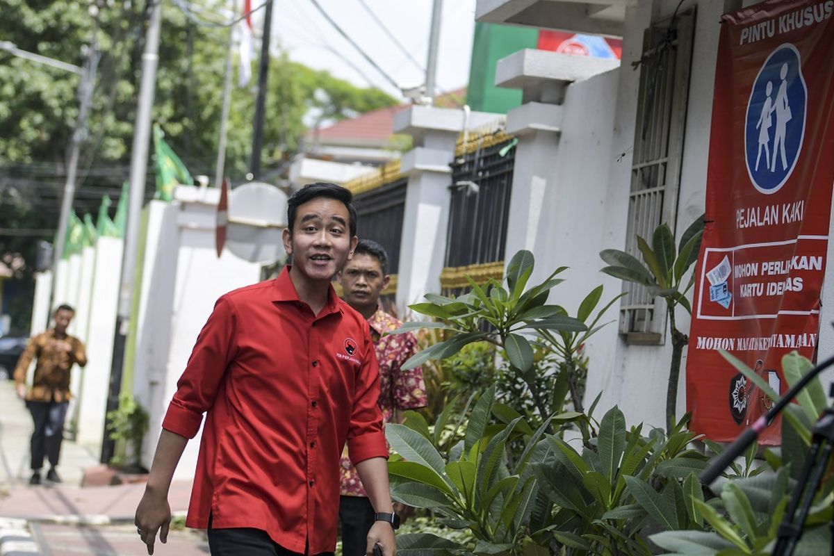 A file photo of Solo Mayor hopeful Gibran Rakabuming Raka walks to the office of the PDI-Ps central board (DPP) in Menteng Jakarta dated February 10, 2020.  