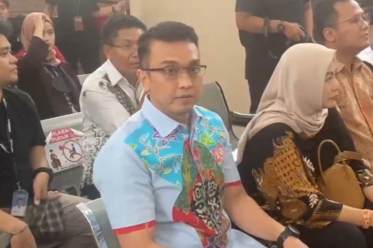 Aiman Witjaksono saat tiba di ruang sidang utama Pengadilan Negeri Jakarta Selatan,  Selasa (27/2/2024). 