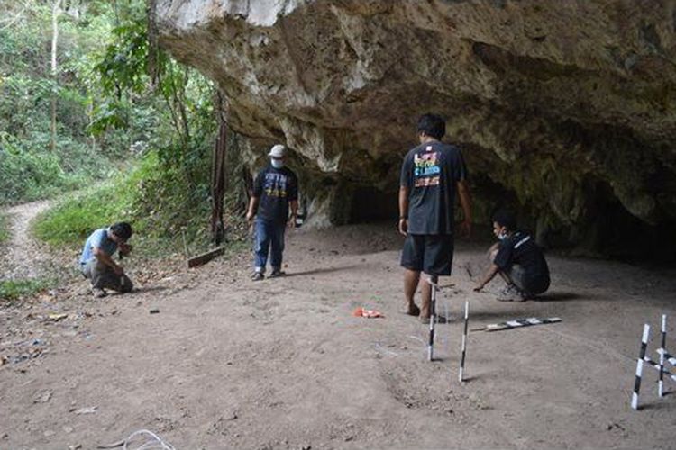 Proses ekskavasi di Leang Paninnge