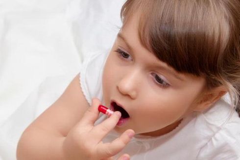 3 Tips Membuat Anak Mau Minum Obat Tanpa Rewel