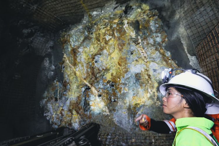 Salah satu titik di dalam tambang emas Gosowong di Halmahera Utara yang dioperasikan oleh Nusa Halmahera Minerals