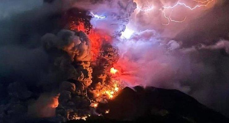 Mengapa Erupsi Gunung Berapi Disertai Petir?