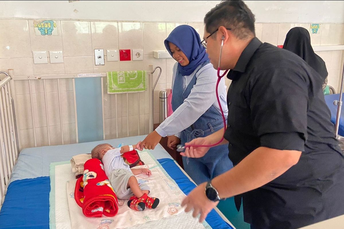 Agung Tegar Jiwa Prakosa, bayi berusia tiga bulan dari Kabupaten Ponorogo terlahir tanpa anus. 