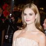 Bikin Pangling, Penampilan Lily James Saat Perankan Pamela Anderson