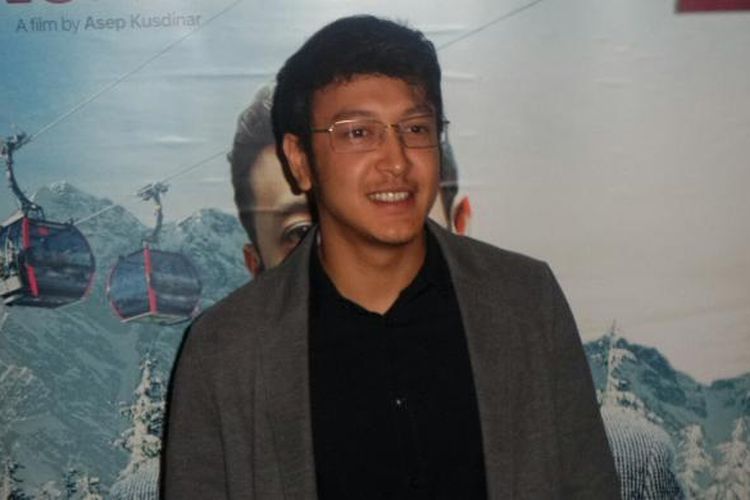 Dimas Anggara diabadikan dalam gala premiere film London Love Story 2 di Plaza Senayan XXI, Jakarta, pada Rabu (22/2/2017).