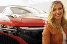 Sosok Wanita Cantik Kreator Acura NSX