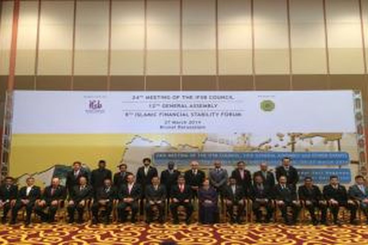 Ketua Dewan Komisioner Otoritas Jasa Keuangan, Muliaman D Hadad, menjadi salah satu pertemuan The Islamic Financial Services Board (IFSB) yang berlangsung di Kota Bandar Seri Begawan, Brunei Darussalam mulai 25 – 27 Maret 2014.