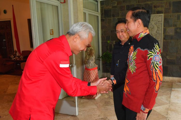 Ketum PDI-P Megawati Soekarnoputri mengumumkan Ganjar Pranowo sebagai capres dari partainya, Jumat (21/4/2023). Presiden Jokowi turut hadir dalam acara pengumuman yang berlangsung di Istana Batu Tulis, Bogor.