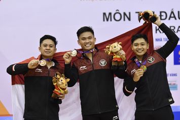 Tim Karate Kata Beregu Putra Indonesia Sabet Emas