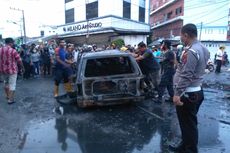 Demo di Medan Ricuh, 1 Unit Mobil Polisi Hangus Terbakar