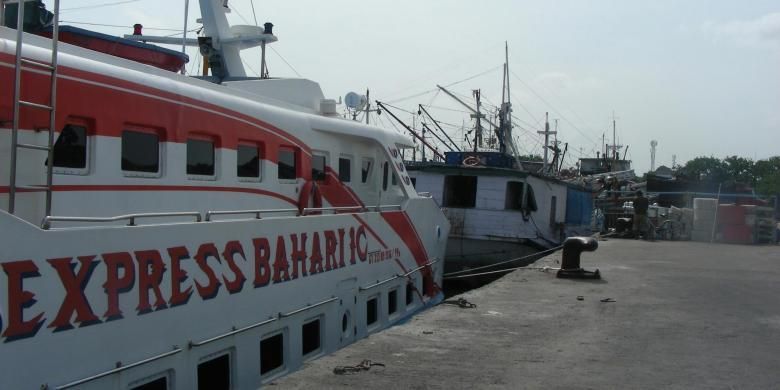 Kapal Motor Express Bahari yang bakal mengangkut pemudik meuju Pulau Bawean.