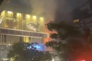 Papan Reklame di Mal Sarinah Terbakar, Api Sudah Dipadamkan