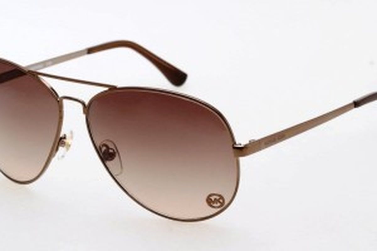 Seri Lola dari koleksi female aviator sunglasses yang merupakan koleksi terbaru Michael Kors Eyewear.