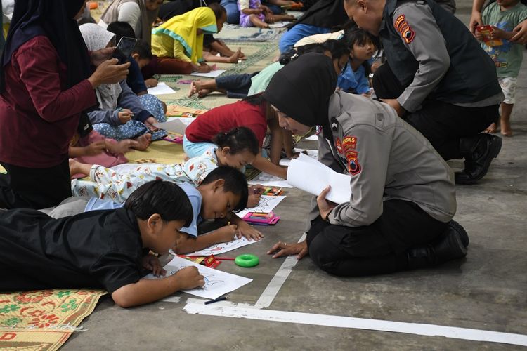 Kembalinya Senyum Ceria Anak-anak Terdampak Kebakaran TPA Putri Cempo