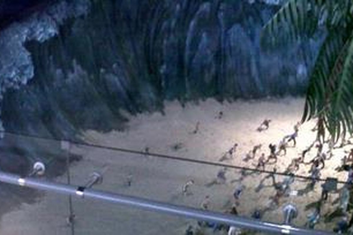 Salah satu diorama yang menggambarkan tsunami di Museum Tsunami Aceh, Banda Aceh, Selasa (21/2/2012). 