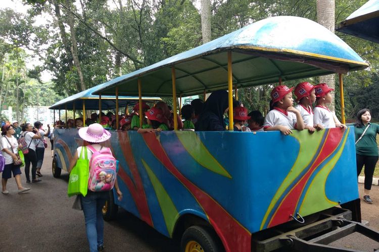 Acara Gramedia Zoo Adventure di Kebun Binatang Ragunan, Jakarta Selatan, Kamis (19/10/2017).