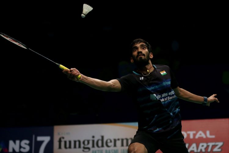 Pemain tunggal putra India, Kidambi Srikanth bertanding melawan pemain tunggal putra Jepang, Kazumasa Sakai pada pertandingan final BCA Indonesia Open Super Series Premier 2017 di Plenary Hall, Jakarta Convention Center, Minggu (18/6/2017). Kidambi Srikanth juara tunggal putra setelah menang dengan skor 21-11 21-19. KOMPAS IMAGES/KRISTIANTO PURNOMO