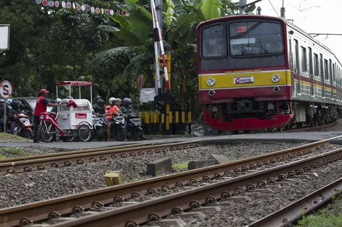 Apakah Benar Mesin Mobil Bisa Mati Saat Melintasi Rel Kereta Api?