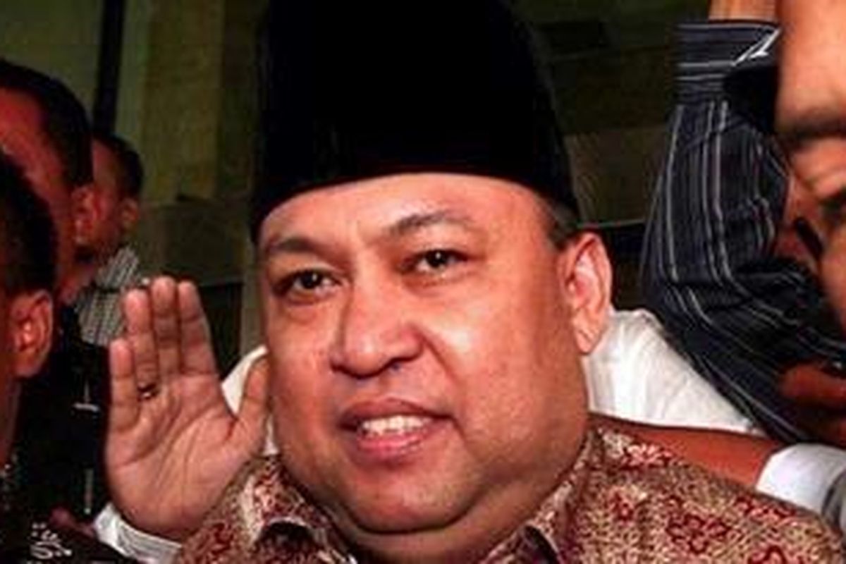 Wali Kota Bekasi, Mochtar Muhammad, langsung ditahan usai diperiksa penyidik KPK, di kantor KPK, Jakarta Selatan, Senin (13/12/2010) lalu.