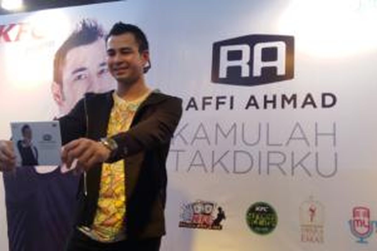 Raffi Ahmad diabadikan dalam peluncuran album solo Kamulah Takdirku, di kawasan Kemang, Jakarta Selatan, Senin (5/5/2015).