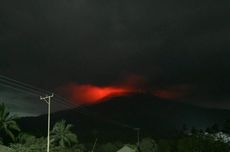 Malam Ini Gunung Lewotobi Kembali Erupsi, Muntahkan Lava Pijar Sejauh 1 Km