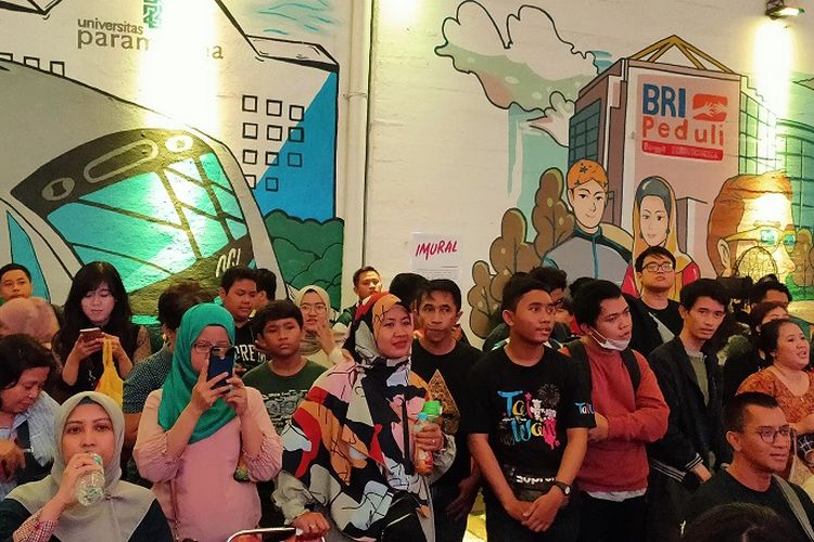 Kepadatan pengunjung di Terowongan Kendal, tengah melihat berbagai penampilan di panggung JAKBERFEST 2019, Sabtu (30/11/2019).