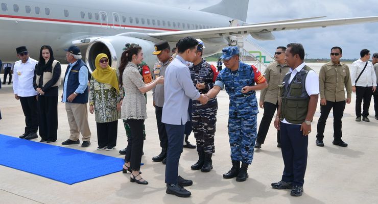 Ke IKN, Gibran Naik B737-900 TNI AU, Mendarat Mulus di Bandara Nusantara