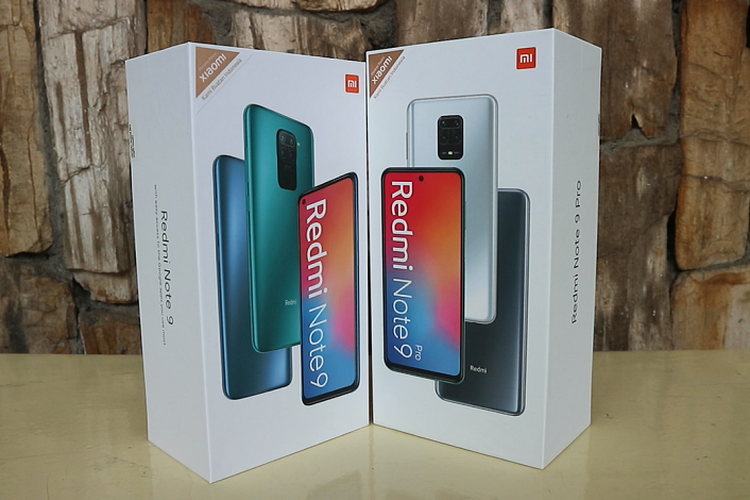 (ki-ka) Kotak kemasan Redmi 9 dan Redmi Note 9 Pro.