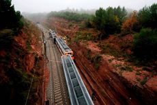 Kereta di Spanyol Tergelincir akibat Tanah Longsor, 1 Orang Tewas