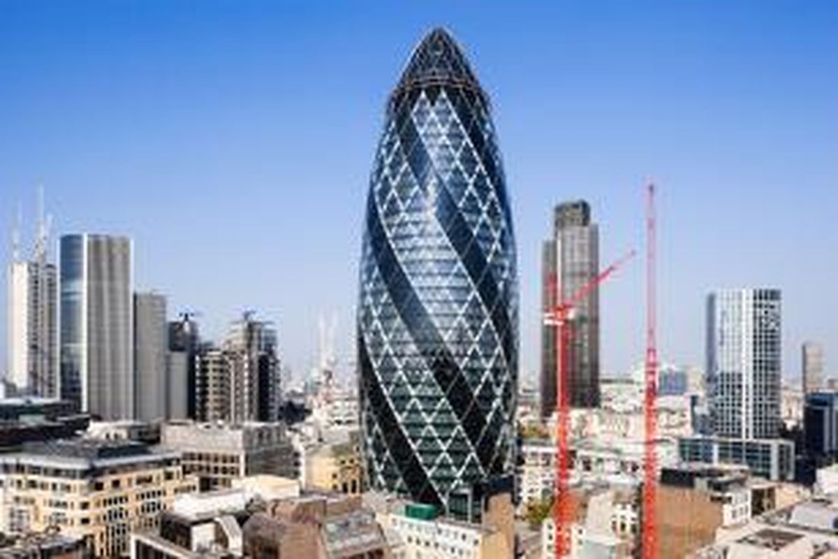 Setinggi 180 atau 590 kaki, Gherkin berada di 30 St Mary Axe dan menjadi salah satu landmark London paling terkenal sejak dibuka 10 tahun, yang tepat jatuh pada bulan ini.