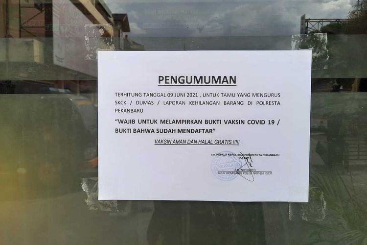 Pengumuman bagi warga yang ingin membuat pengaduan dan SKCK di Mapolresta Pekanbaru wajib melampirkan bukti vaksinasi. Aturan itu kemudian ditarik.