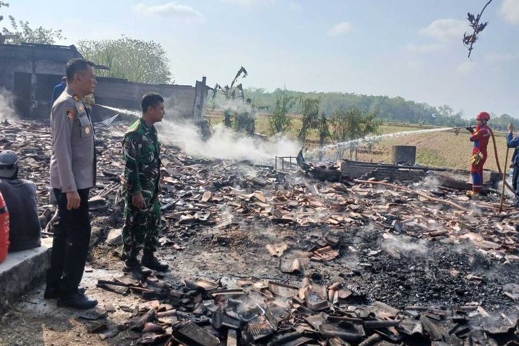 Gara-gara Tungku Lupa Dimatikan, Tiga Rumah di Wirosari Grobogan Ludes Terbakar