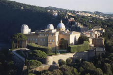 Menengok Castel Gandolfo, Kediaman Pribadi Paus Fransiskus 