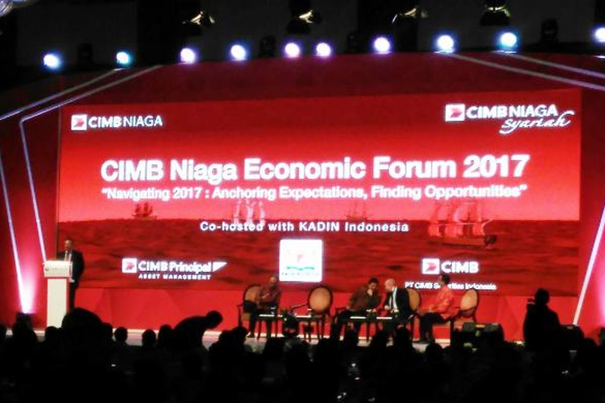Acara Kamar Dagang Indonesia (Kadin) dan CIMB Niaga Economic Forum di Hotel Ritz Carlton, Jakarta, Kamis (26/1/2017).