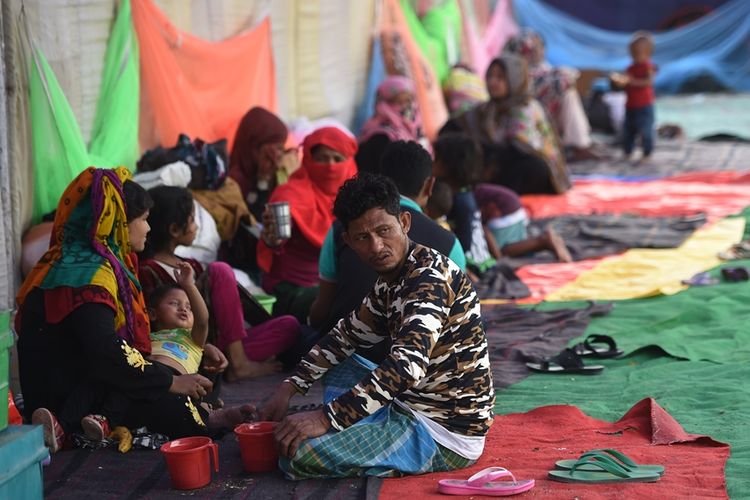 Warga pengungsi Rohingya saat berada di penampungan sementara di New Delhi, India.