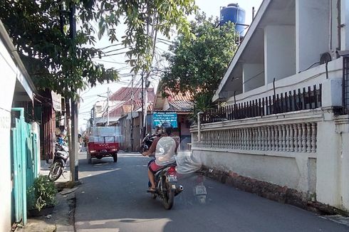 Tips Mengemudikan Mobil di Jalan Sempit