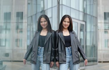 Artis Adhisty Zara saat berkunjung ke Menara Kompas, Palmerah, Jakarta, Selasa (22/8/2023), untuk promo serial HubungiAgenGue!.