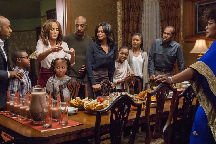 Danny Glover, Gabrielle Union, Kimberly Elise, Romany Malco, Mo'Nique, Nicole Ari Parker, J.B. Smoove, Nadej K. Bailey, Alkoya Brunson, and Marley Taylor in Almost Christmas (2016)