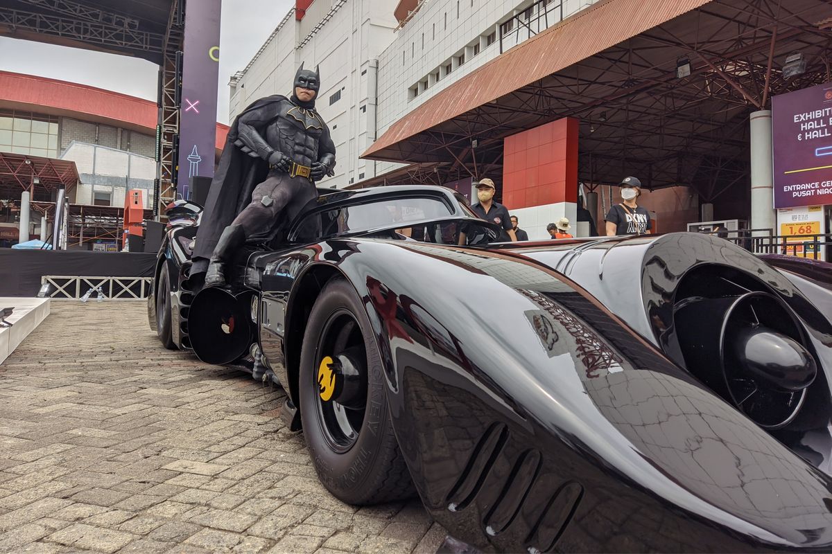 Replika Batmobile 1989 asli yang ada di IIMS 2023