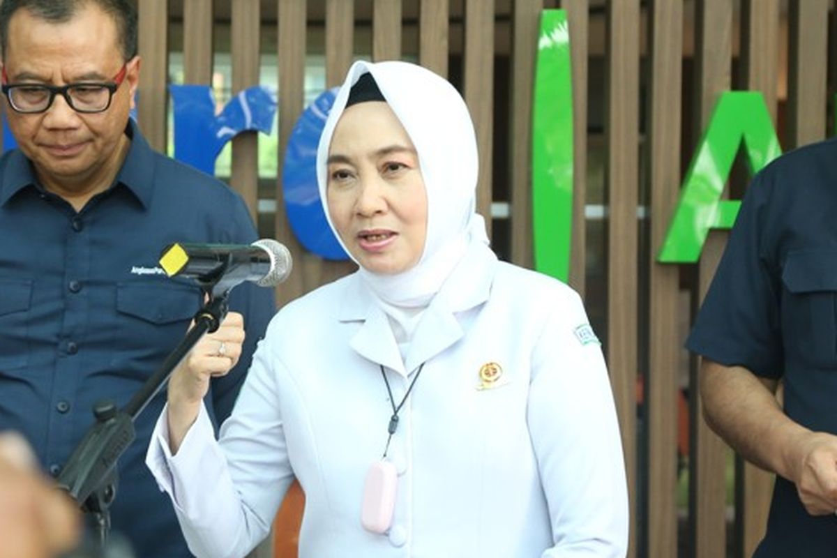 Kepala BMKG Dwikorita Karnawati (tengah).