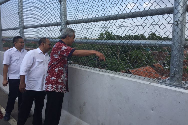 Gubernur Jawa Tengah, Bupati Brebes, Bupati Tegal, dan Kementerian PUPR meresmikan empat flyover yang dibangun Kabupaten Brebes dan Kabupaten Tegal serta Underpass Jatingaleh di Kota Semarang, Rabu (25/10/2017).
