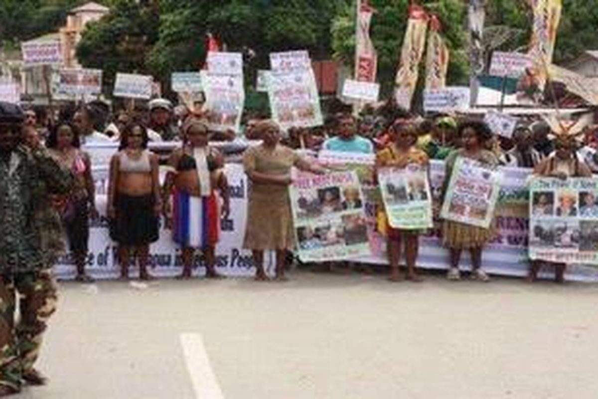 Unjuk rasa pro-kemerdekaan Papua di Jayapura, Selasa (2/8/2011).
