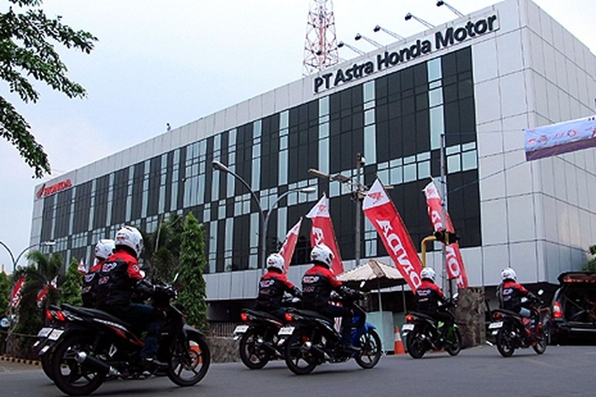 Rombongan sampai di Kantor Pusat Astra Honda Motor, Sunter, Jakarta Utara