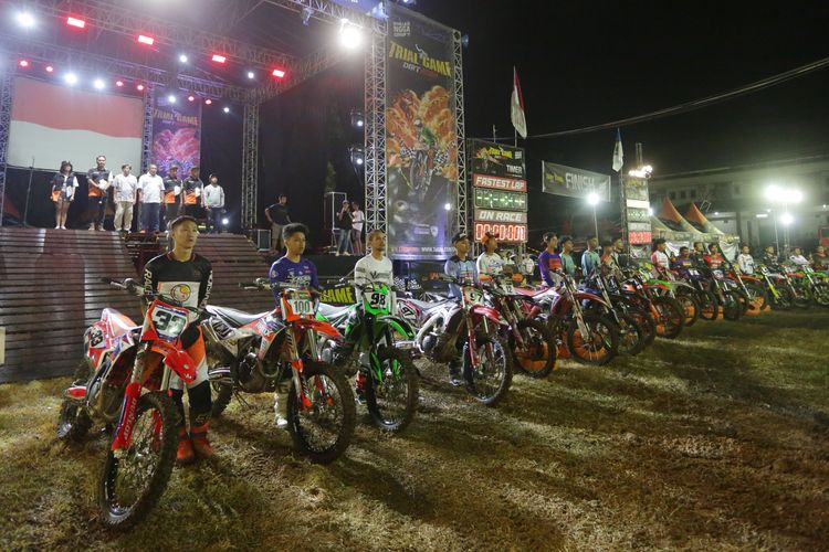 Pebalap Motocross dalam acara Trial Game Dirt 2024 seri ketiga